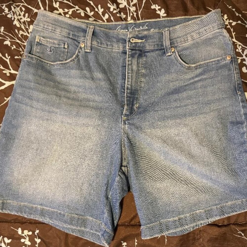 Gloria Vanderbilt Denim Shorts (Size 10)